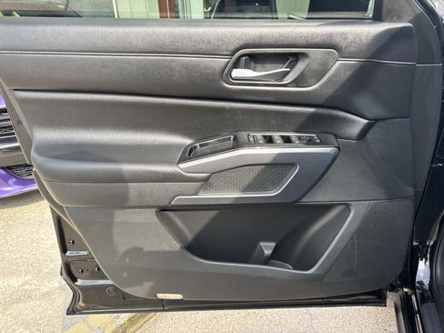 Used 2022 Nissan Pathfinder SL w/ SL Premium Package image 19