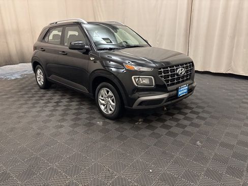Used 2020 Hyundai Venue SEL image 3