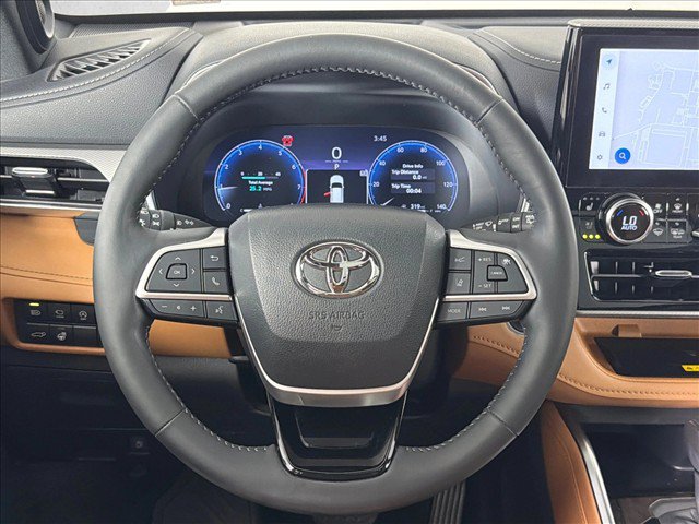Used 2024 Toyota Highlander Platinum FWD image 26