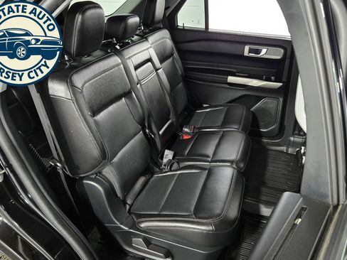 Used 2021 Ford Explorer Limited w/ Equipment Group 301A AWD/4WD image 5