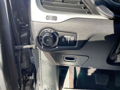 Used 2018 Jeep Cherokee Latitude FWD image 16