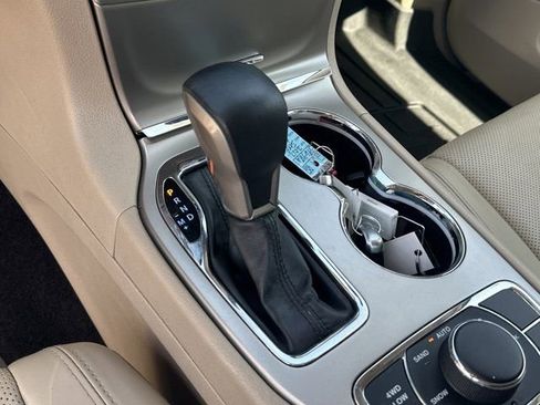 Used 2017 Jeep Grand Cherokee Limited w/ Luxury Group II AWD/4WD image 34