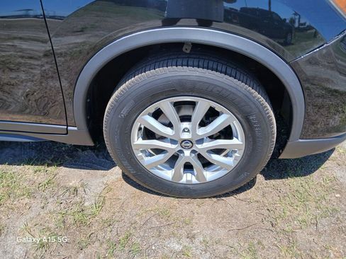 Used 2020 Nissan Rogue S FWD image 19