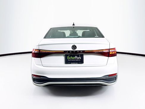 Used 2025 Volkswagen Jetta Sport image 7