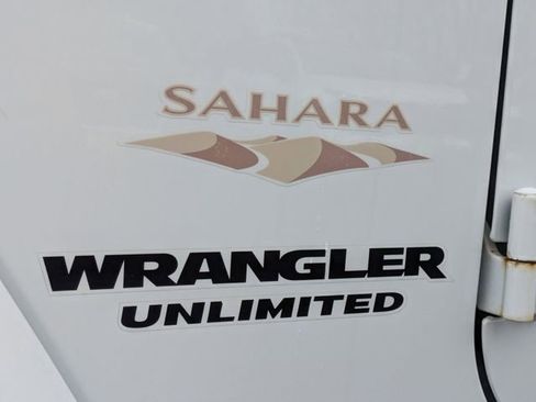 Used 2013 Jeep Wrangler Unlimited Sahara w/ Dual Top Group AWD/4WD image 29