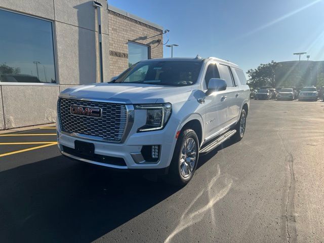Used 2023 GMC Yukon XL Denali AWD/4WD image 4