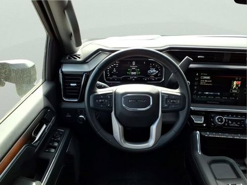 Used 2025 GMC Sierra 3500 Denali w/ Technology Package AWD/4WD image 13