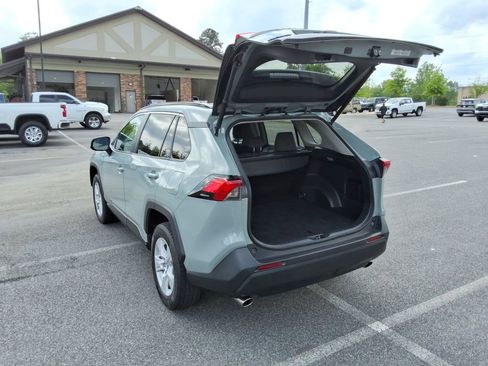 Used 2019 Toyota RAV4 XLE w/ Convenience Package FWD image 10