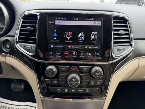 Used 2019 Jeep Grand Cherokee Limited image 25