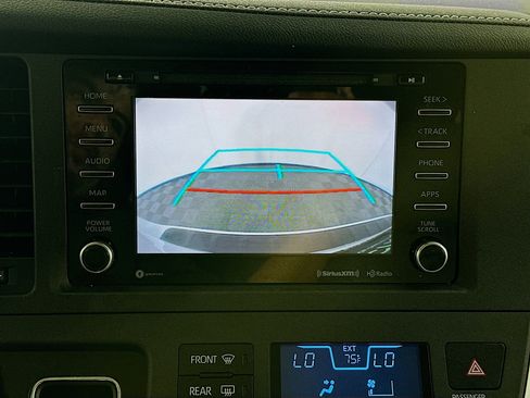 Used 2020 Toyota Sienna XLE image 23