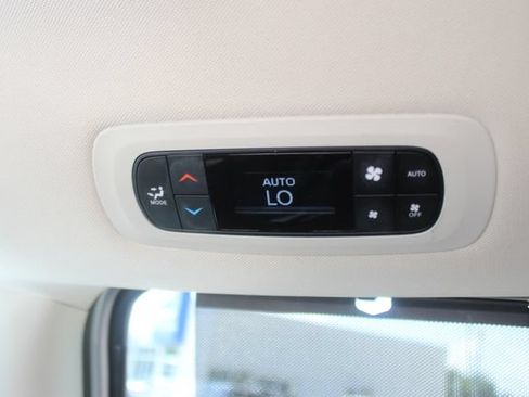 Used 2024 Chrysler Pacifica Touring-L FWD image 25
