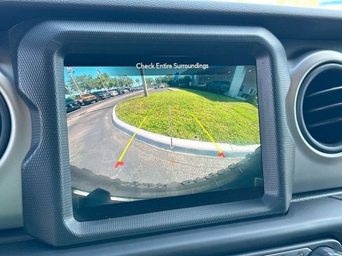 Used 2021 Jeep Wrangler Unlimited Sport AWD/4WD image 14