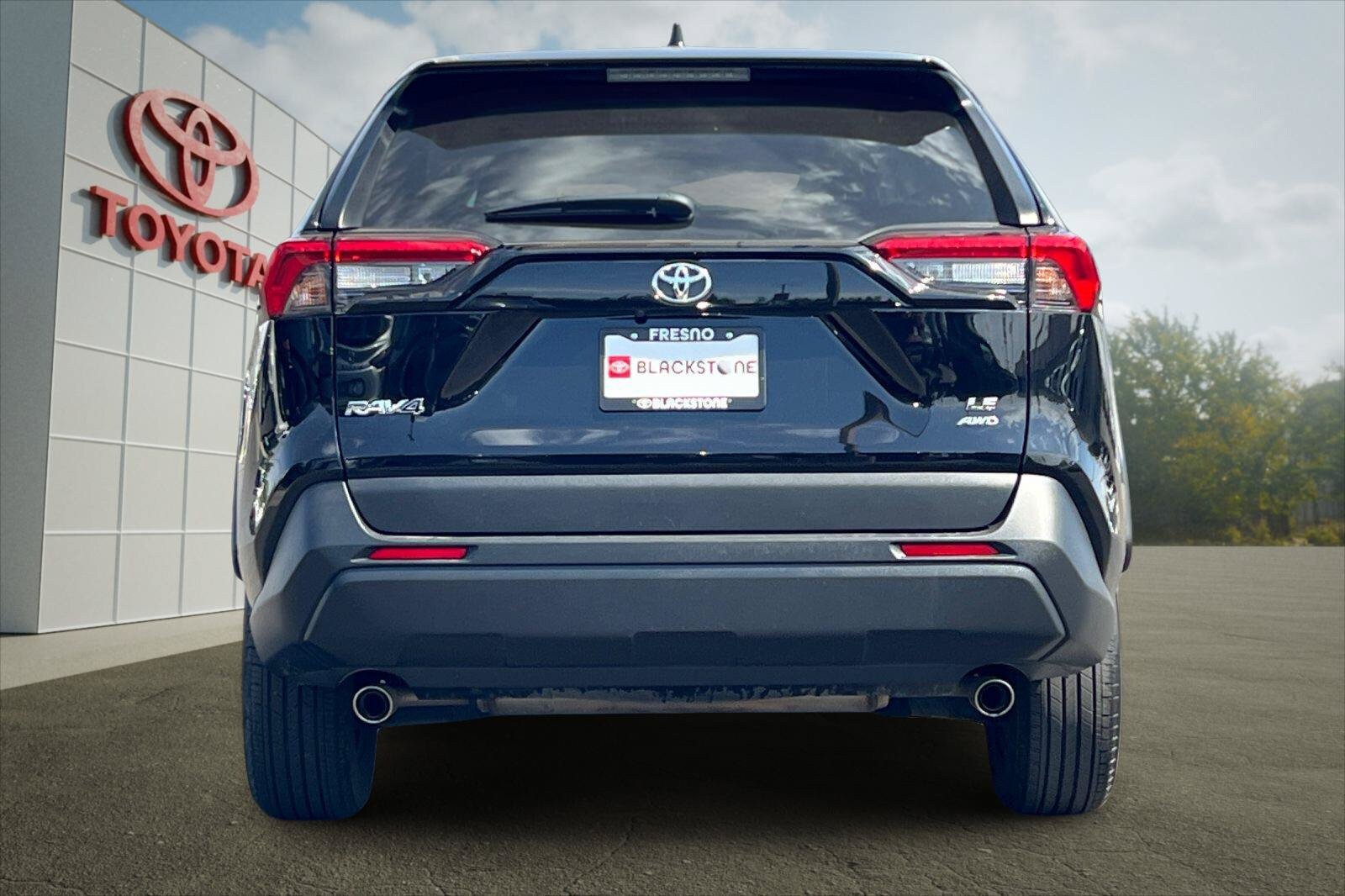 Certified 2025 Toyota RAV4 LE AWD/4WD image 4