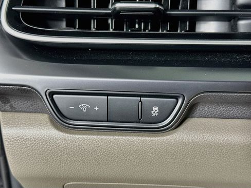 Used 2026 Kia Carnival FWD image 17