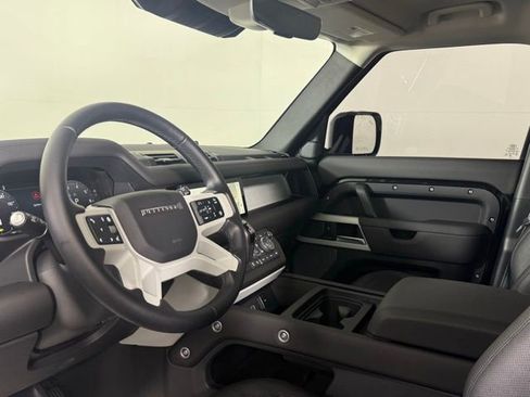 New 2024 Land Rover Defender 110 S image 4