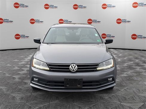 Used 2017 Volkswagen Jetta Sport image 2