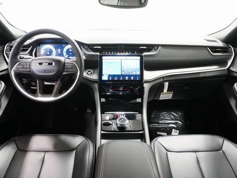 New 2025 Jeep Grand Cherokee Limited image 12