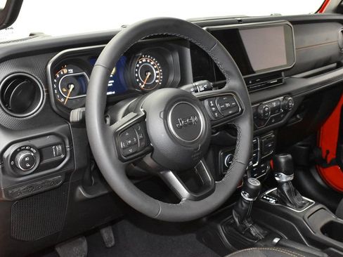 Used 2026 Jeep Gladiator Mojave AWD/4WD image 13
