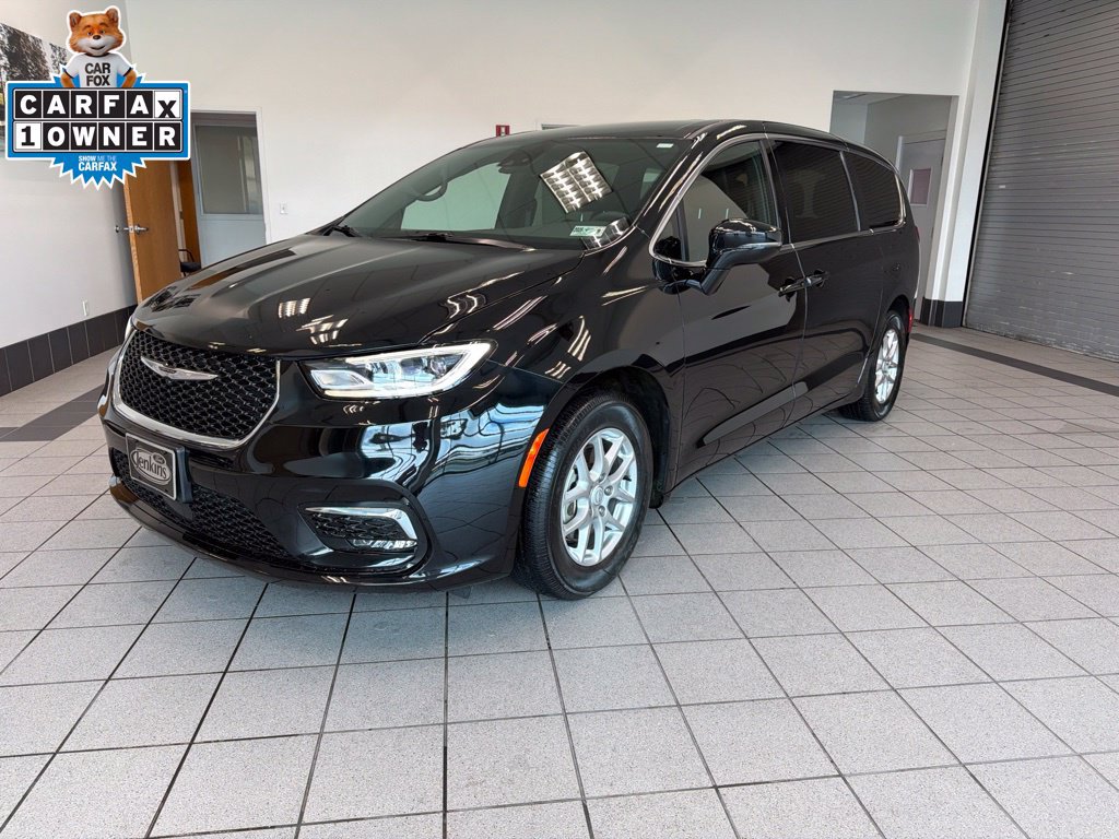 Used 2025 Chrysler Pacifica Select FWD image 3