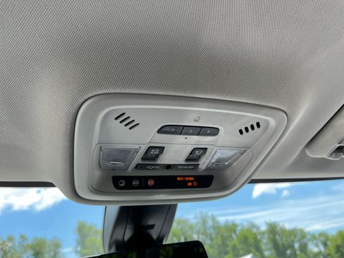 Used 2021 Chevrolet Traverse High Country AWD/4WD image 19