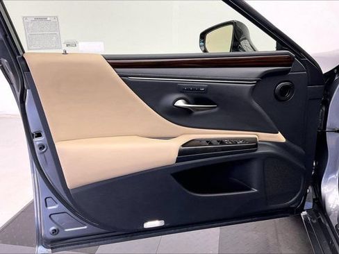 Used 2019 Lexus ES 300h w/ Premium Package FWD image 23