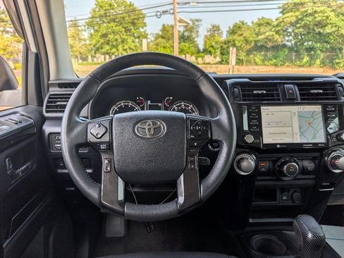 Used 2020 Toyota 4Runner Venture w/ Moonroof Package AWD/4WD image 30