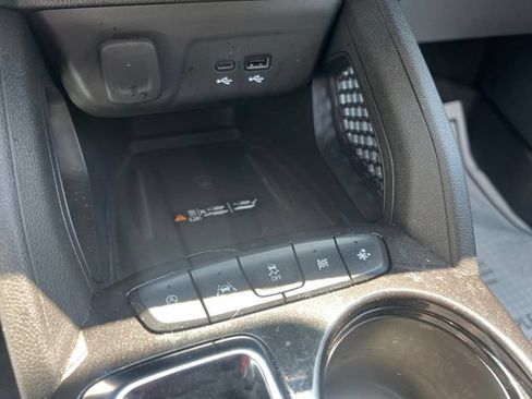 Used 2024 Chevrolet TrailBlazer LT w/ Convenience Package FWD image 25