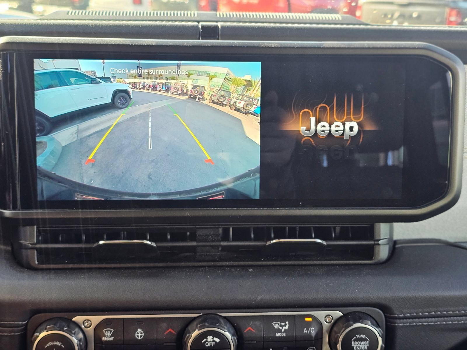 Used 2024 Jeep Wrangler Unlimited Sahara AWD/4WD image 18