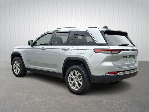Certified 2023 Jeep Grand Cherokee Limited AWD/4WD image 4