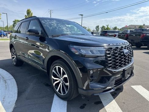 Certified 2025 Ford Explorer ST-Line AWD/4WD image 7