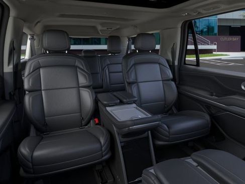 New 2025 Lincoln Navigator L Reserve AWD/4WD image 11