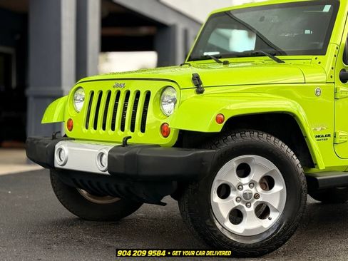 Used 2013 Jeep Wrangler Unlimited Sahara w/ Dual Top Group AWD/4WD image 2