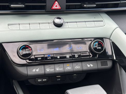 Used 2025 Hyundai Elantra Limited FWD image 19