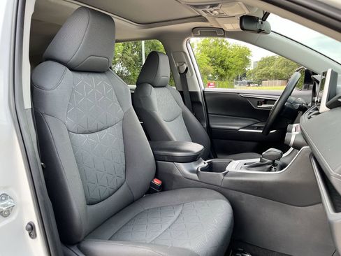 Used 2025 Toyota RAV4 XLE w/ Convenience Package FWD image 26