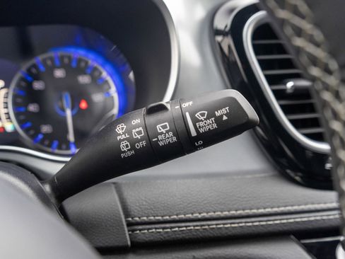 Used 2025 Chrysler Pacifica Limited FWD image 28