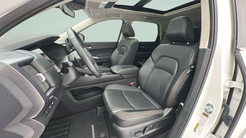 Used 2024 Nissan Pathfinder SL w/ SL Premium Package AWD/4WD image 14