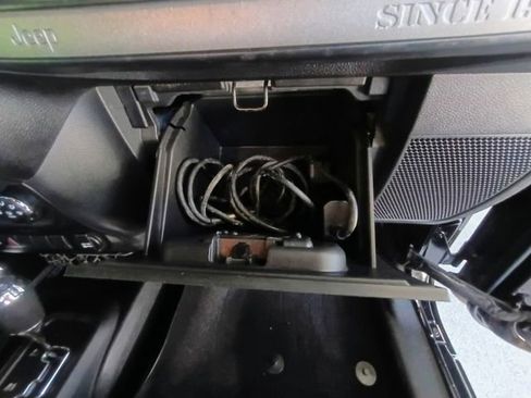 Used 2015 Jeep Wrangler Unlimited Sport w/ Quick Order Package 24S AWD/4WD image 40