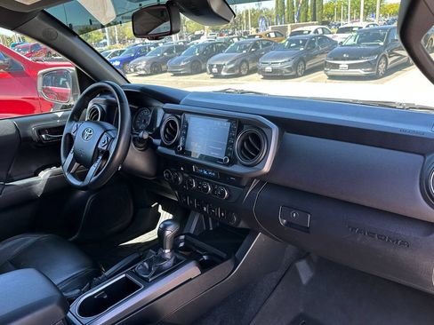 Used 2021 Toyota Tacoma TRD Off-Road w/ Technology Package AWD/4WD image 15