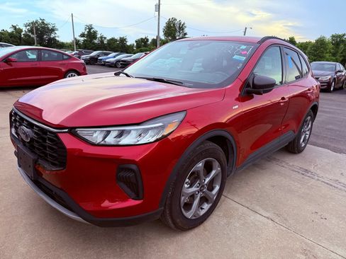 Used 2025 Ford Escape ST-Line w/ Tech Pack #1 FWD image 17