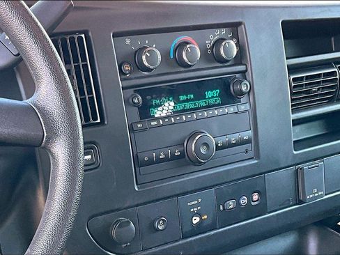 Used 2024 GMC Savana 2500 w/ Driver Convenience Package image 7