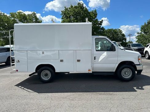 New 2027 Ford E-350 and Econoline 350 Super Duty w/ Interior Upgrade Package RWD image 8