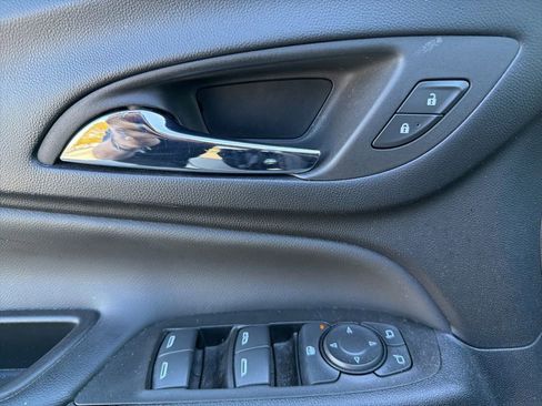 Used 2023 Chevrolet Equinox LT image 19