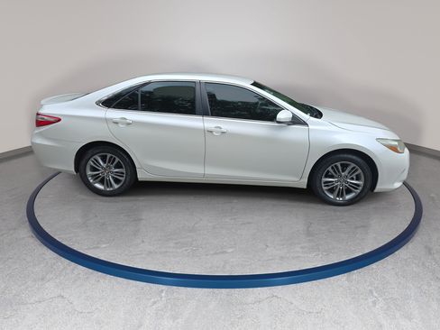Used 2017 Toyota Camry SE FWD image 4