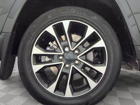 Used 2022 Jeep Grand Cherokee Overland w/ Advanced Protech Group III AWD/4WD image 12