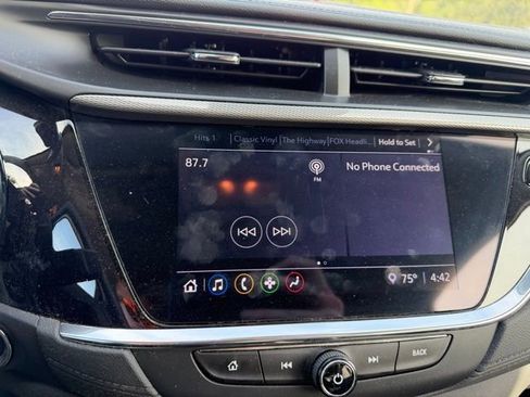 Used 2023 Buick Encore GX Essence image 14