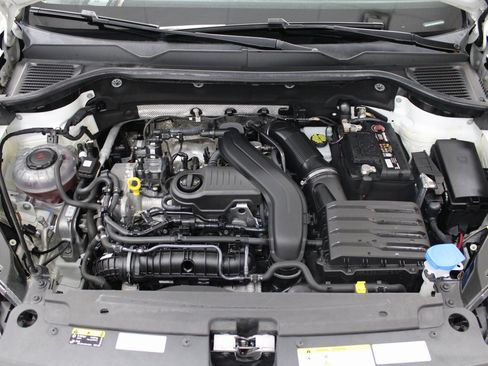 Used 2022 Volkswagen Taos SE image 10