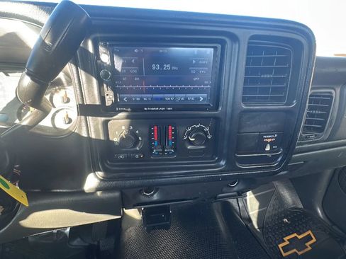 Used 2005 Chevrolet Silverado 3500 2WD Regular Cab image 12