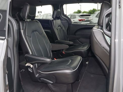 Used 2022 Chrysler Pacifica Limited w/ S Appearance Package AWD/4WD image 29