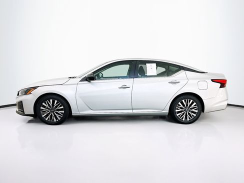 Used 2025 Nissan Altima 2.5 SV FWD image 4