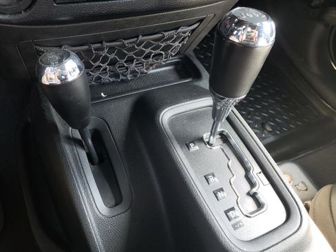 Used 2013 Jeep Wrangler Unlimited Sahara AWD/4WD image 18